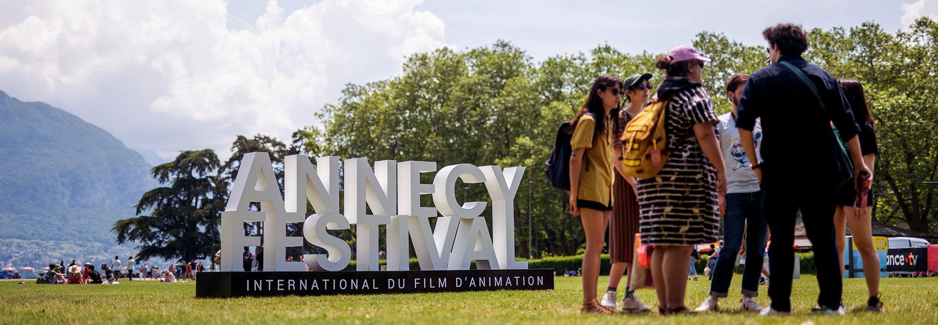 Structure lettres géantes Annecy Festival.